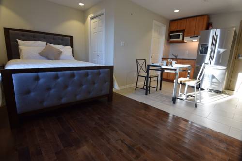 Imagen de la habitación del Hotel The Lion Inn and Suites. Foto 3