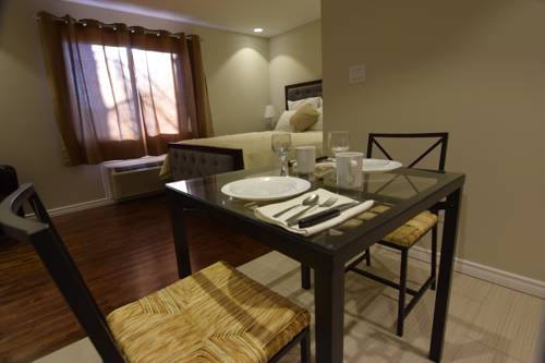 Imagen de la habitación del Hotel The Lion Inn and Suites. Foto 4