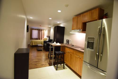 Imagen de la habitación del Hotel The Lion Inn and Suites. Foto 8