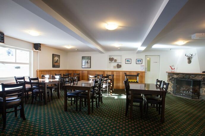 Imagen del bar/restaurante del Hotel The Lions Lair. Foto 14