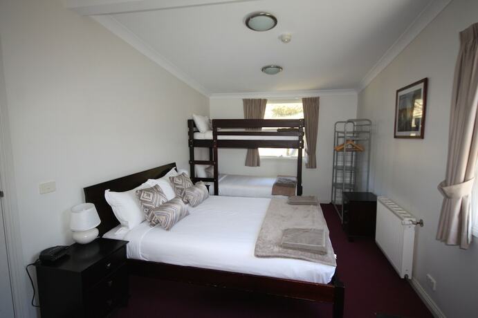 Imagen de la habitación del Hotel The Lions Lair. Foto 19