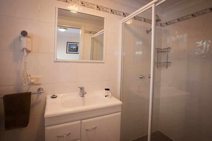 Imagen de la habitación del Hotel The Lions Lair. Foto 24