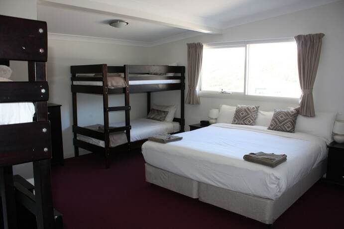 Imagen de la habitación del Hotel The Lions Lair. Foto 26