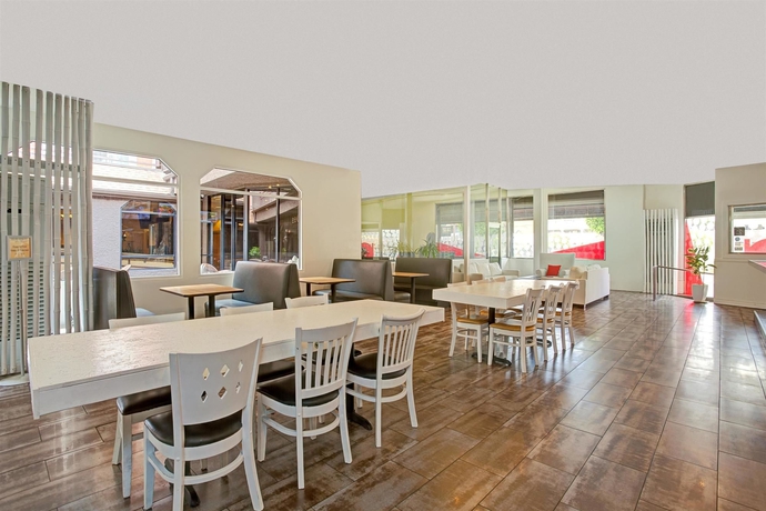 Imagen del bar/restaurante del Hotel The Live. Foto 3