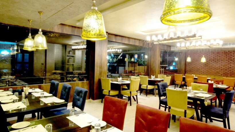 Imagen del bar/restaurante del Hotel The Livin. Foto 19