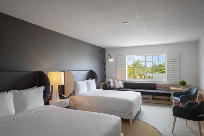 Imagen de la habitación del Hotel The Locale Grand Cayman. Foto 4