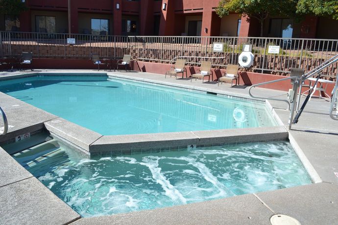 Imagen de la piscina del Hotel The Lodge At Cliff Castle Casino. Foto 18