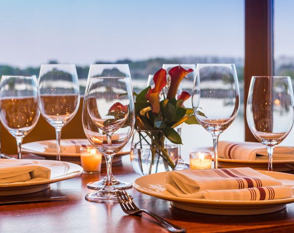 Imagen de los interiores del Hotel The Lodge At Columbia Point. Foto 19