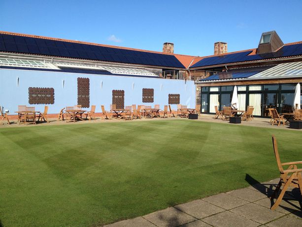 Imagen de los exteriores del Hotel The Lodge At Craigielaw. Foto 9