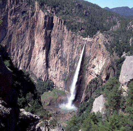 Imagen de los exteriores del Hotel The Lodge At Creel and Spa. Foto 10