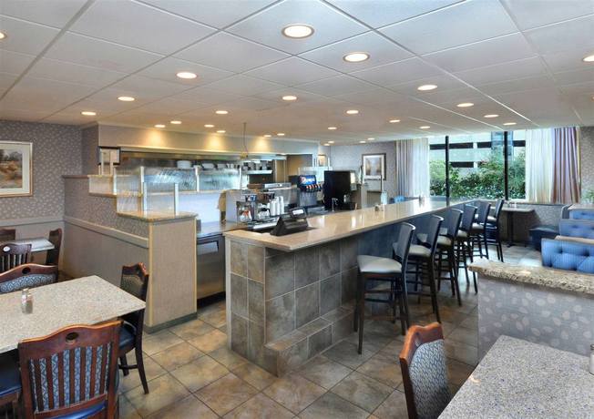Imagen del bar/restaurante del Hotel The Lodge At Duke Medical Center. Foto 4