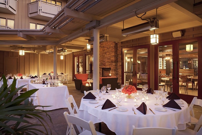 Imagen de los exteriores del Hotel The Lodge At Tiburon. Foto 4