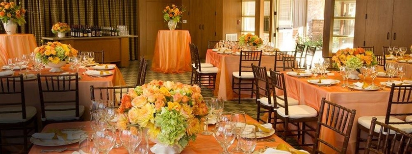 Imagen de los interiores del Hotel The Lodge At Tiburon. Foto 8