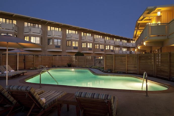 Imagen de la piscina del Hotel The Lodge At Tiburon. Foto 10