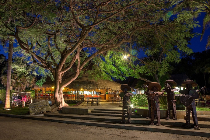 Imagen de los exteriores del Hotel The Lodge At Uxmal. Foto 11