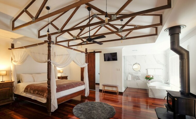 Imagen de la habitación del Hotel The Lodge Mapleton Falls. Foto 9