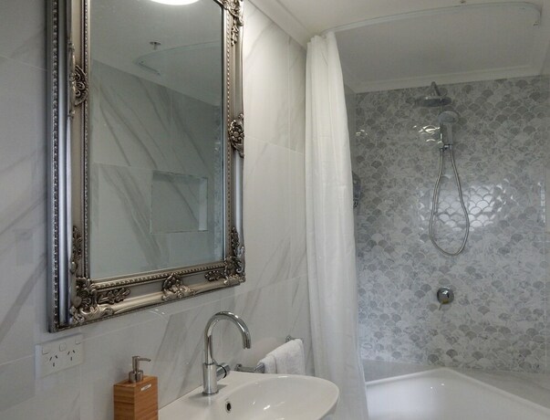 Imagen de la habitación del Hotel The Lodge Mapleton Falls. Foto 11