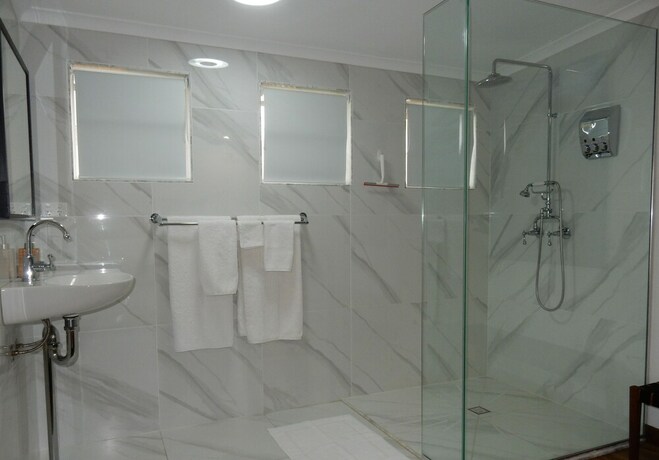 Imagen de la habitación del Hotel The Lodge Mapleton Falls. Foto 19