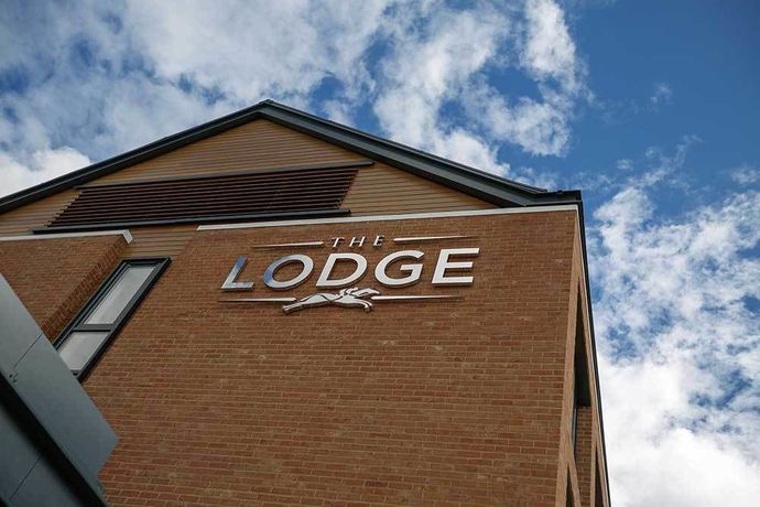 Imagen del bar/restaurante del Hotel The Lodge, Newbury. Foto 4