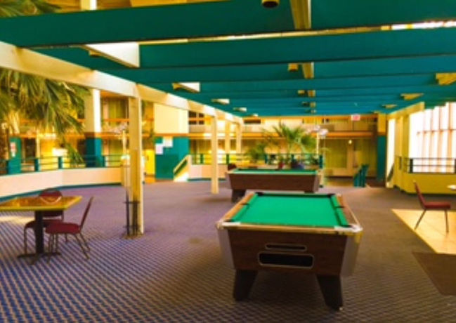 Imagen de los interiores del Hotel The Lodge and Banquets. Foto 5