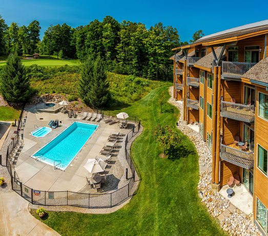 Imagen de la piscina del Hotel The Lodge at Cedar River, Shanty Creek Resort. Foto 15