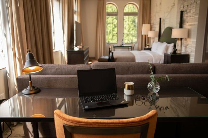 Imagen de la habitación del Hotel The Lodge at St Edward State park. Foto 11
