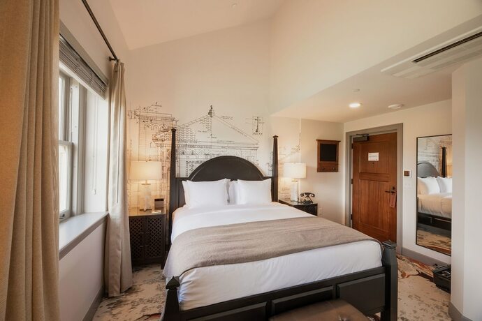 Imagen de la habitación del Hotel The Lodge at St Edward State park. Foto 14