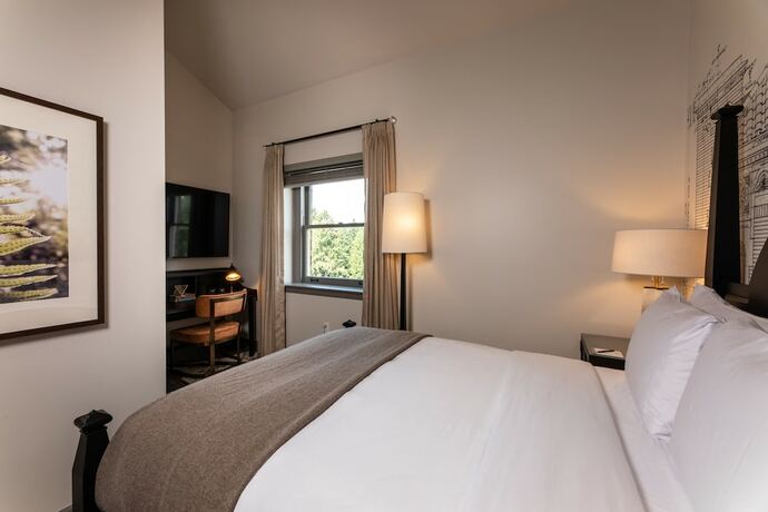Imagen de la habitación del Hotel The Lodge at St Edward State park. Foto 17