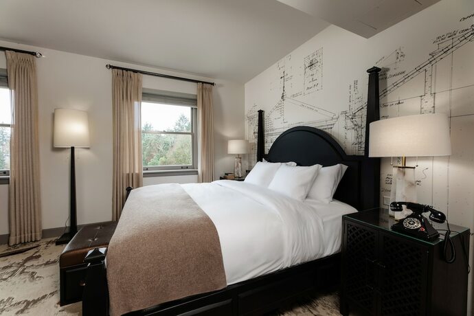 Imagen de la habitación del Hotel The Lodge at St Edward State park. Foto 19