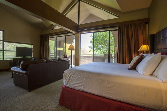 Imagen de la habitación del Hotel The Lodge at Ventana Canyon. Foto 17