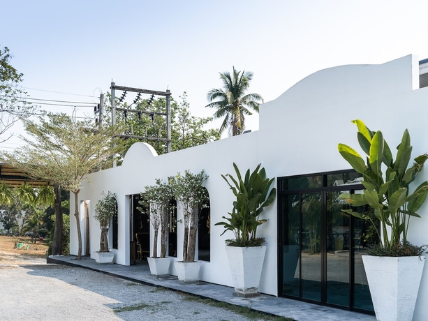 Imagen de los interiores del Hotel The Loft Panwa Resort, Wichit. Foto 19