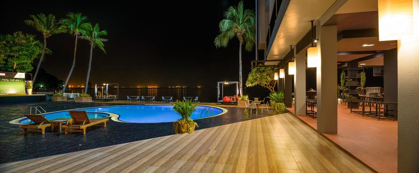 Imagen del bar/restaurante del Hotel The Loft Seaside Sriracha. Foto 2
