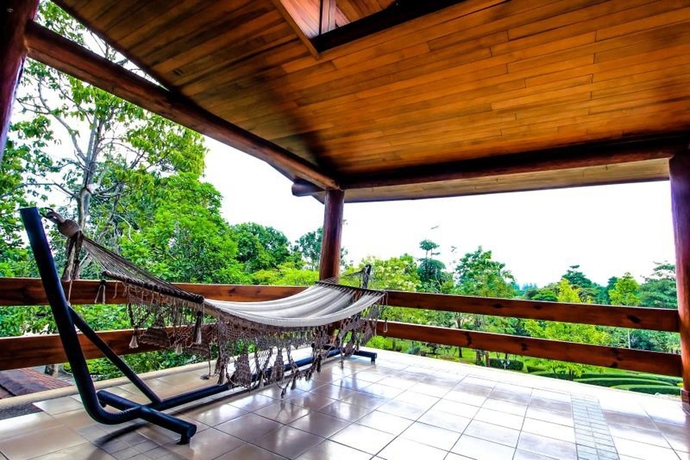 Imagen de los exteriores del Hotel The Log Home Experience Khao Yai. Foto 4