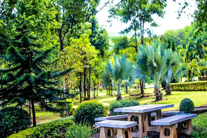 Imagen de los exteriores del Hotel The Log Home Experience Khao Yai. Foto 6