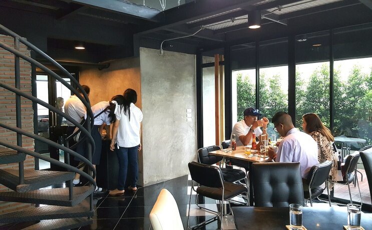 Imagen del bar/restaurante del Hotel The Logbook Room and Cafe. Foto 12