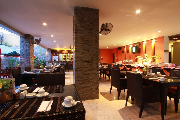 Imagen del bar/restaurante del Hotel The Lokha Legian Resort and Spa. Foto 3