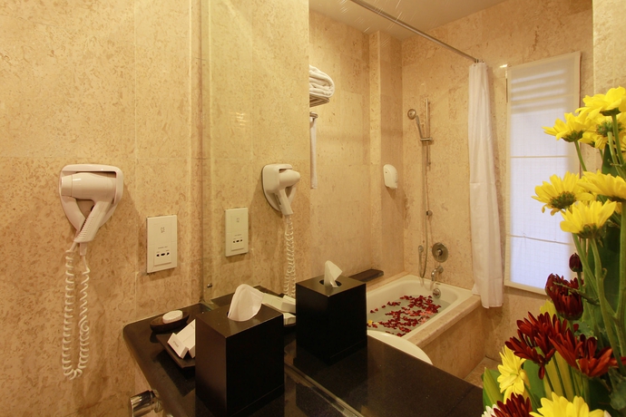 Imagen de la habitación del Hotel The Lokha Legian Resort and Spa. Foto 12