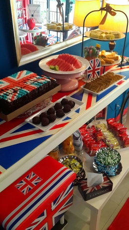 Imagen del bar/restaurante del Hotel The London Living Kebagusan City. Foto 1