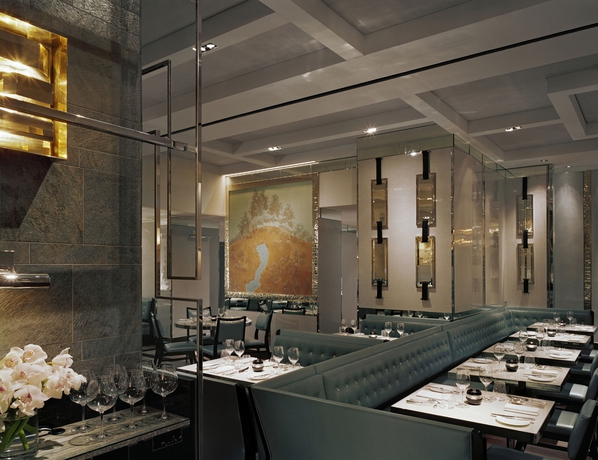 Imagen del bar/restaurante del Hotel The London, a Luxury Collection, New York City. Foto 2