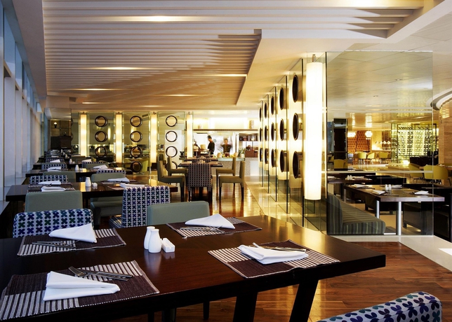 Imagen del bar/restaurante del Hotel The Longemont Shanghai. Foto 2