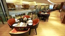 Imagen del bar/restaurante del Hotel The Longemont Shenyang. Foto 2