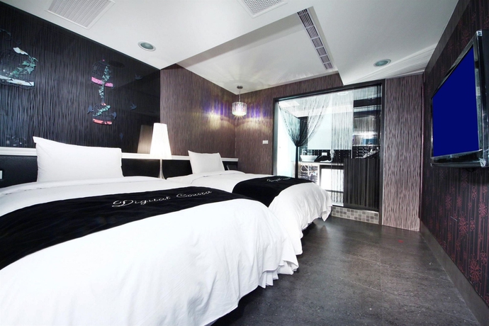 Imagen de la habitación del Hotel The Longstay. Foto 4