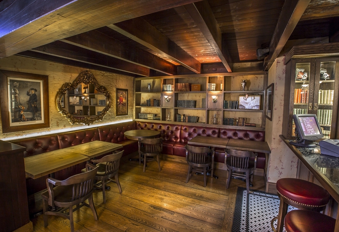 Imagen del bar/restaurante del Hotel The Lord Nelson and Suites. Foto 2