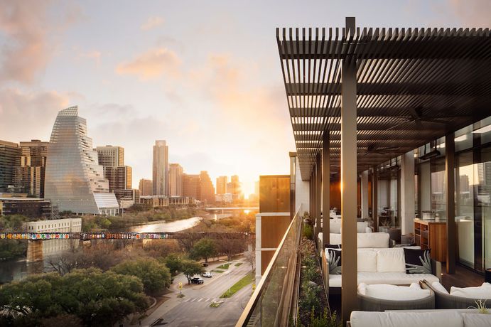 Imagen del bar/restaurante del Hotel The Loren Austin. Foto 2