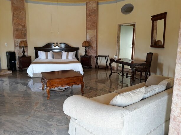 Imagen de la habitación del Hotel The Lorian Club. Foto 11