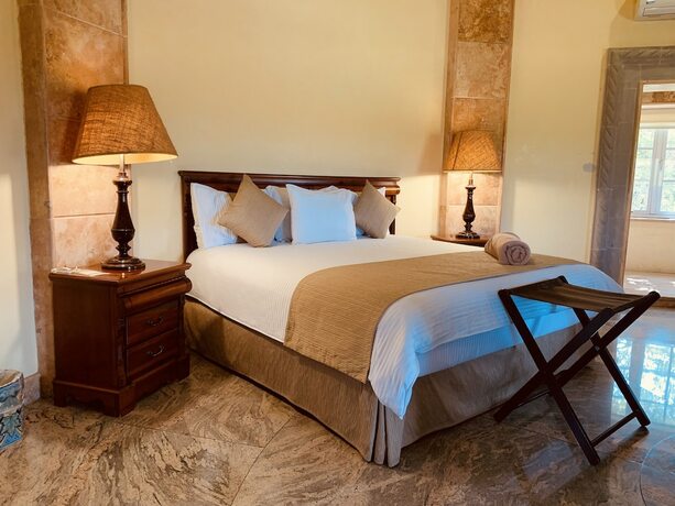 Imagen de la habitación del Hotel The Lorian Club. Foto 16