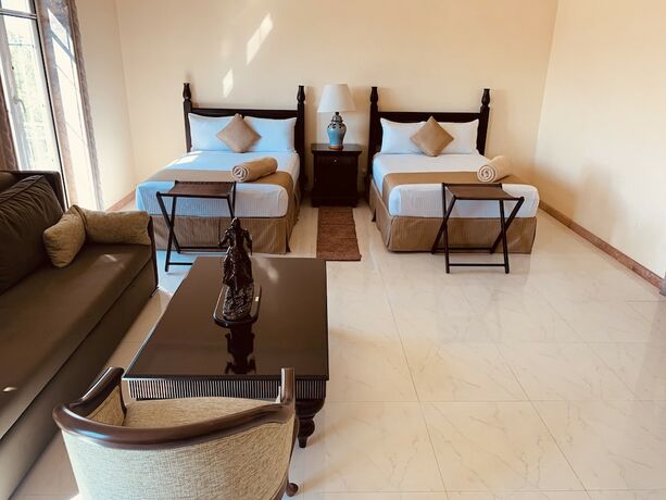 Imagen de la habitación del Hotel The Lorian Club. Foto 17