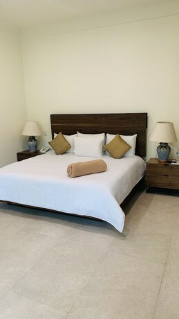 Imagen de la habitación del Hotel The Lorian Club. Foto 19