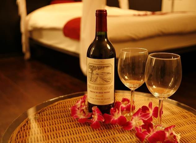 Imagen del bar/restaurante del Hotel The Lotus Bali - Adult Only. Foto 2