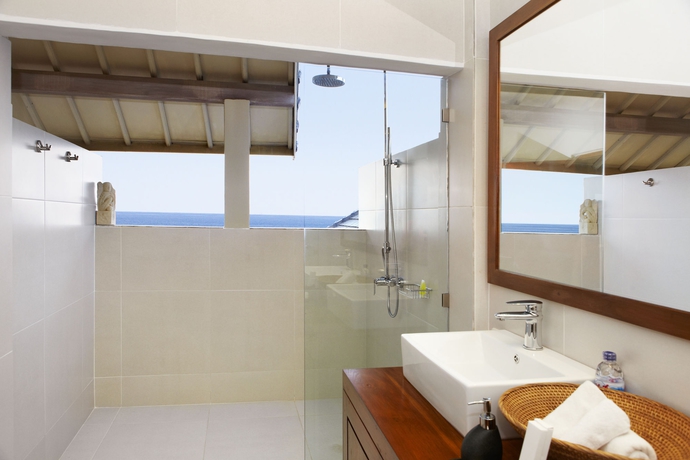 Imagen de la habitación del Hotel The Lovina. Foto 3